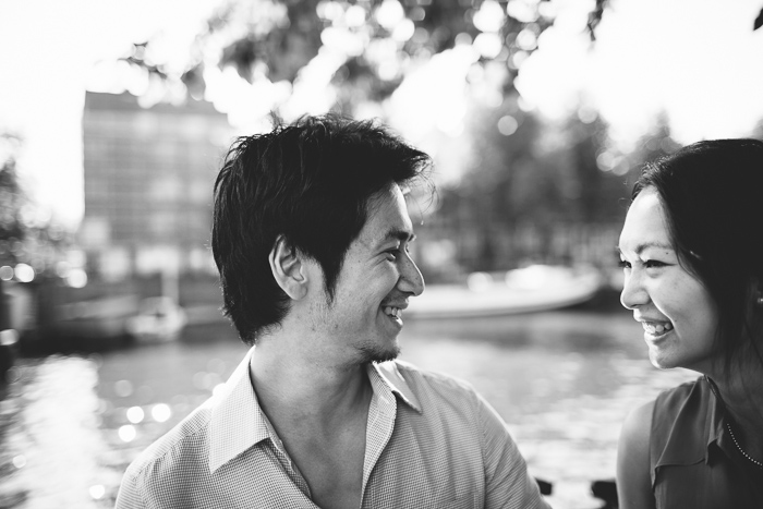 candid-engagement-photos-in-holland