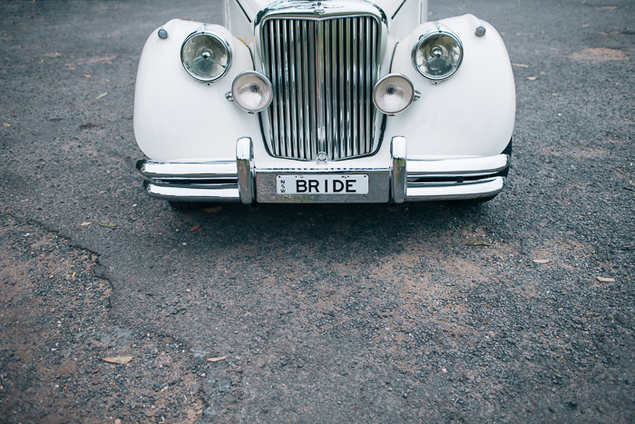 bride-car-forever-classic-wedding-cars