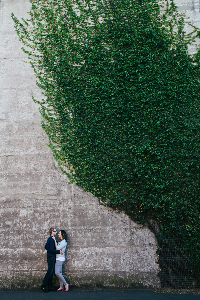 the-rocks-wall-of-ivy-engagement-photos