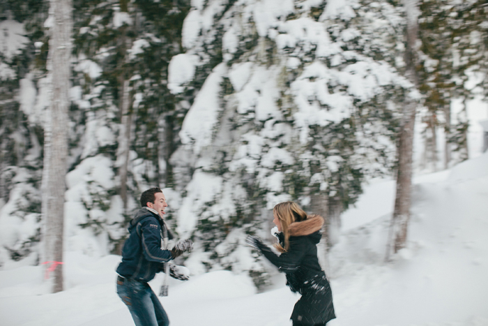 snowfight-engagement-photos