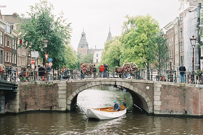 boats-in-the-canals-amsterdam