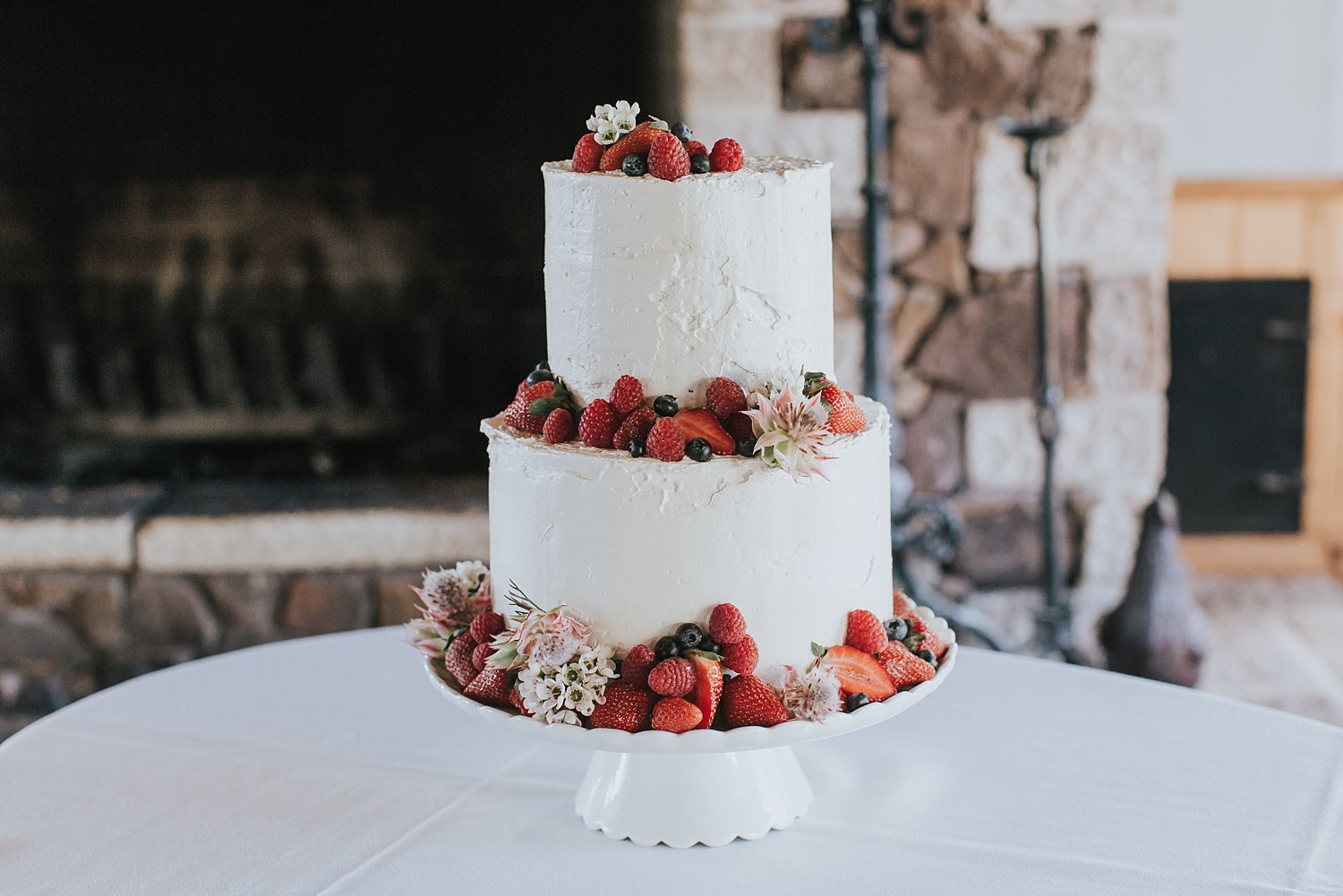 centennial vineyards wedding cake