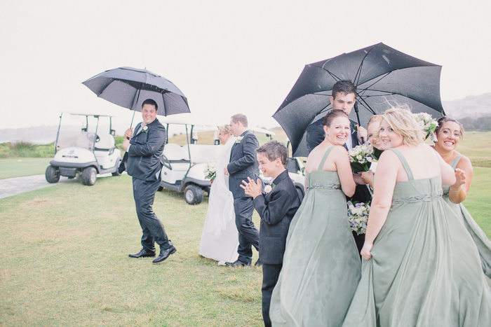 bridal-party-portraits-in-the-rain