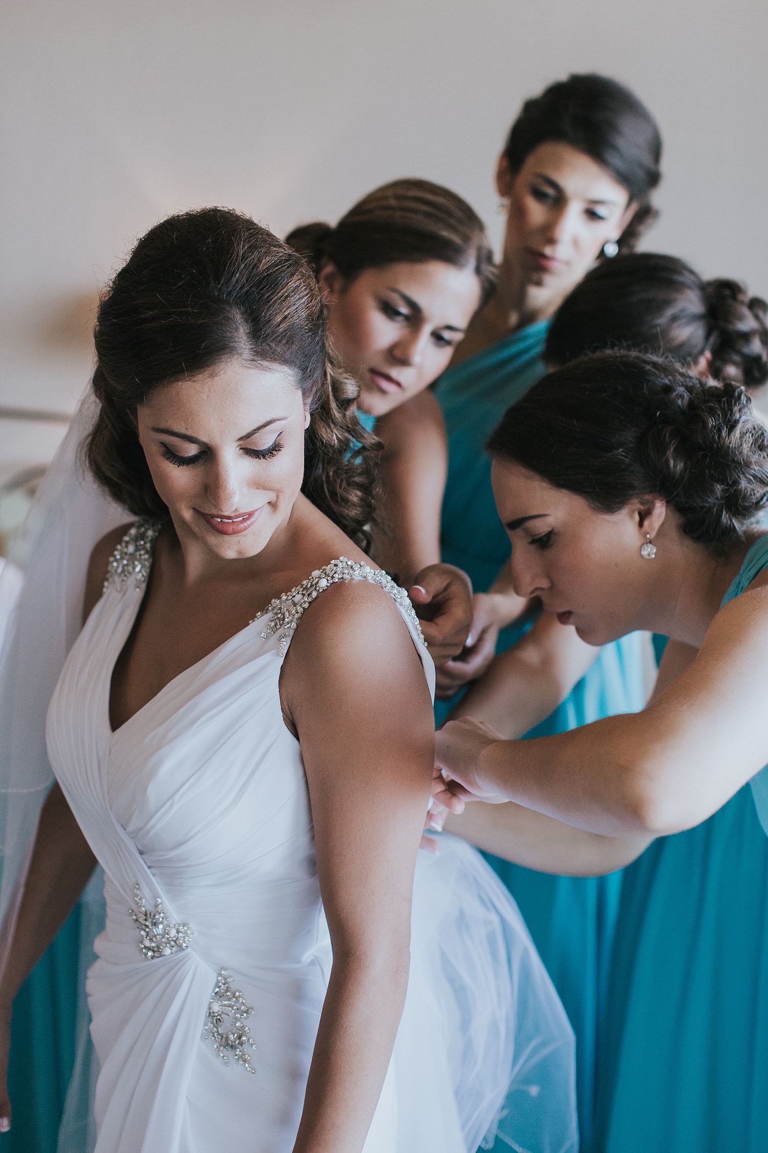 skiathos bride with her bridesmaids in room