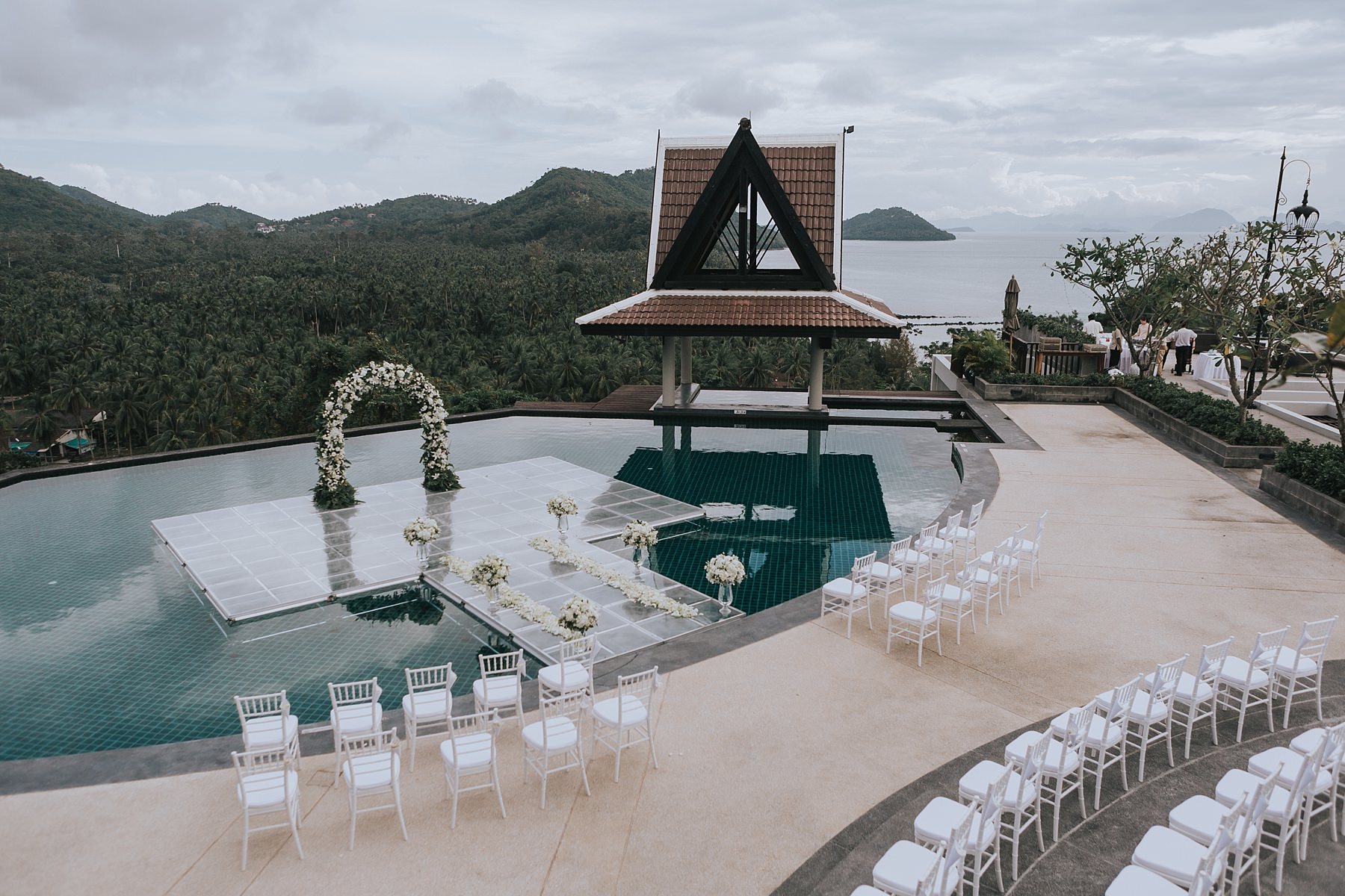 infinity pool for wedding ceremony at intercontinental koh samui