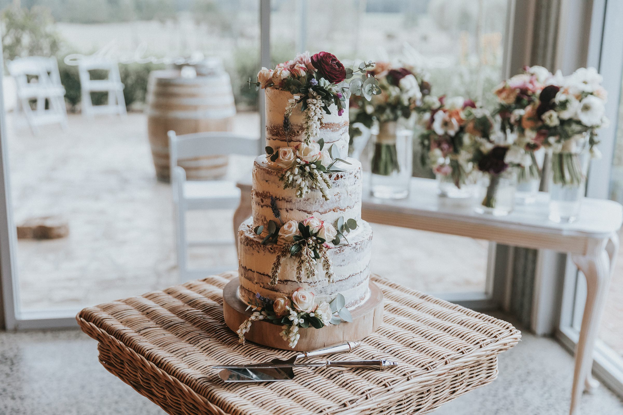 wedding cake at the barn at melross